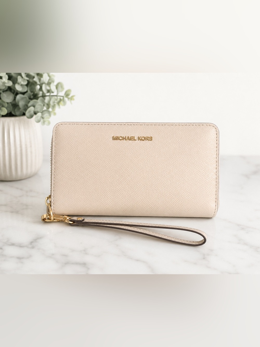 Michael Kors Light Cream Large Smartphone Wristlet EUC